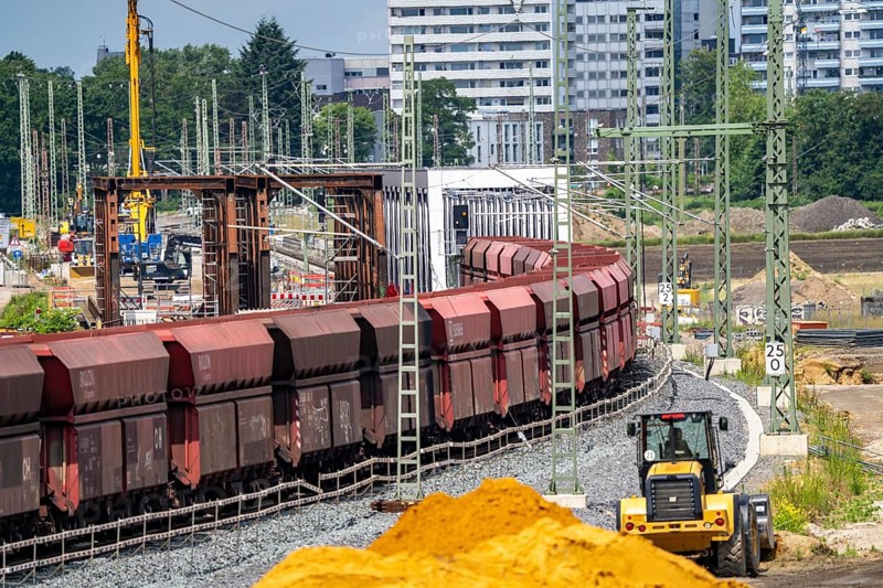 Reconstruction, extension of the Emmerich-Oberhausen railway line, three tracks, including 47 new or adapted bridges, here the new construction of railway bridges over the Lippe near Wesel, currently only 1 track in operation, goods train, the old bridges are replaced by new ones, extension of the Dutch Betuwe line from the port of Rotterdam, part of the European freight transport corridor Rotterdam-Genoa, 1300 KM long, Wesel, North Rhine-Westphalia, Germany