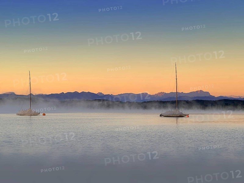 Evening atmosphere, sailing boats in the fog on Lake Starnberg, Zugspitze massif in the background, Bavaria, Germany