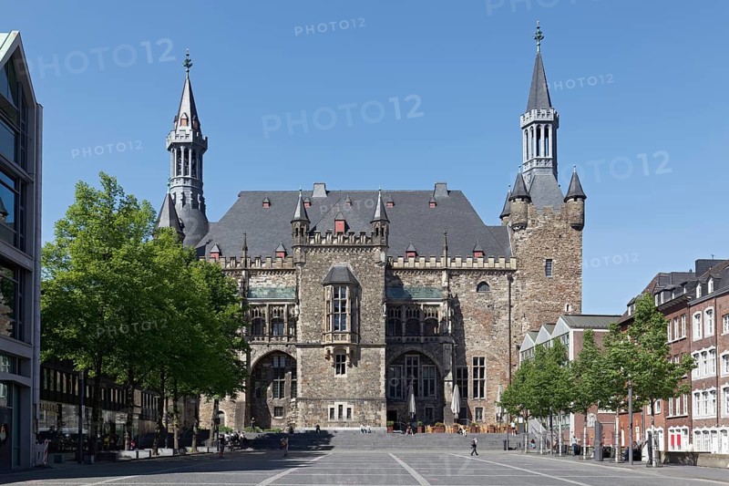 Katschhof with view of town hall, historic square, old town centre, Aachen, North Rhine-Westphalia, Germany
