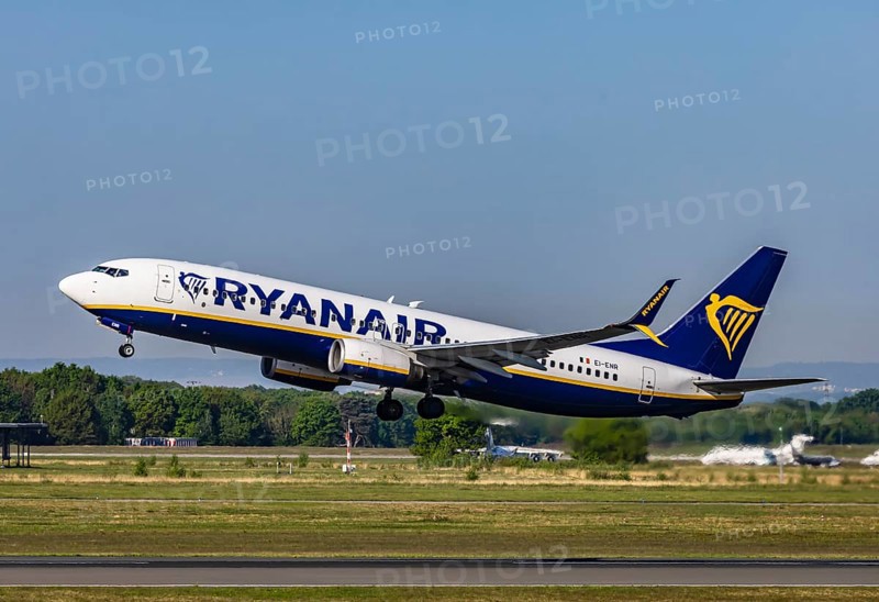 Cologne Bonn Airport. Aircraft taking off. Aircraft registration EI-ENR, Ryanair, Boeing 737-800, Cologne, North Rhine-Westphalia, Germany
