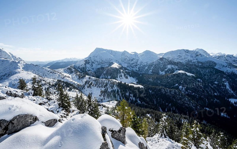 Snow-covered summit of the Jenner in autumn, view of mountain panorama with Hagengebirge, Sonnenstern National Park Berchtesgaden, Berchtesgaden Alps, Schönau am Königssee, Berchtesgadener Land, Bavaria, Germany