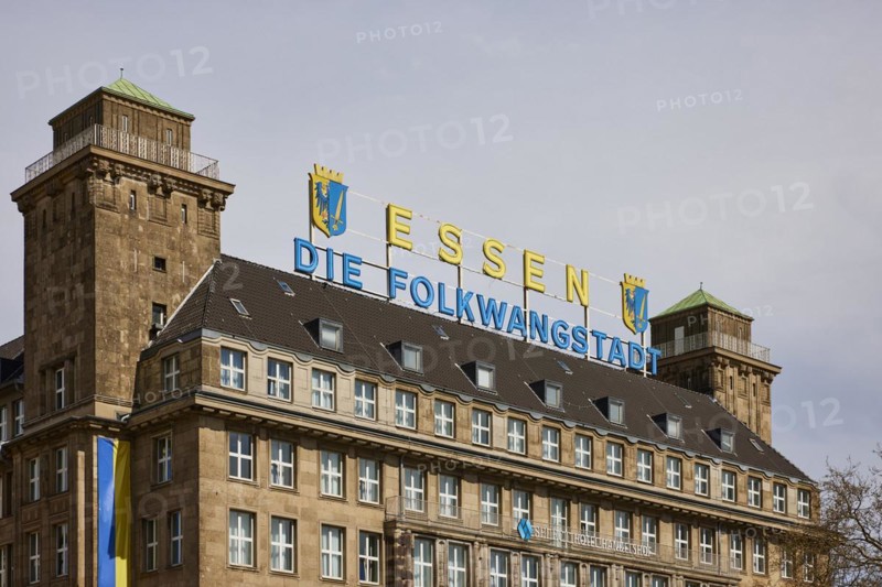 Illuminated sign Essen, The Folkwang City on the roof of the Hotel Handelshof in Essen, Ruhr area, independent city, North Rhine-Westphalia, Germany