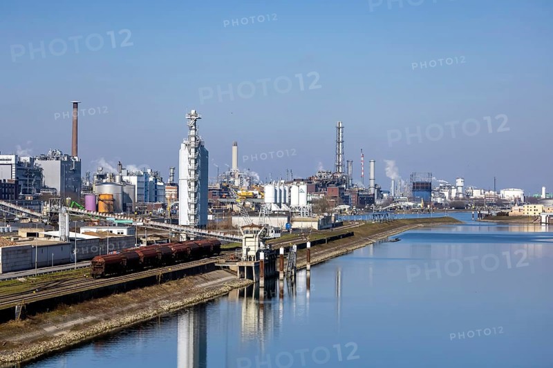 BASF plant, production building and smoking chimneys. Ludwigshafen on the Rhine, Rhineland-Palatinate, Germany