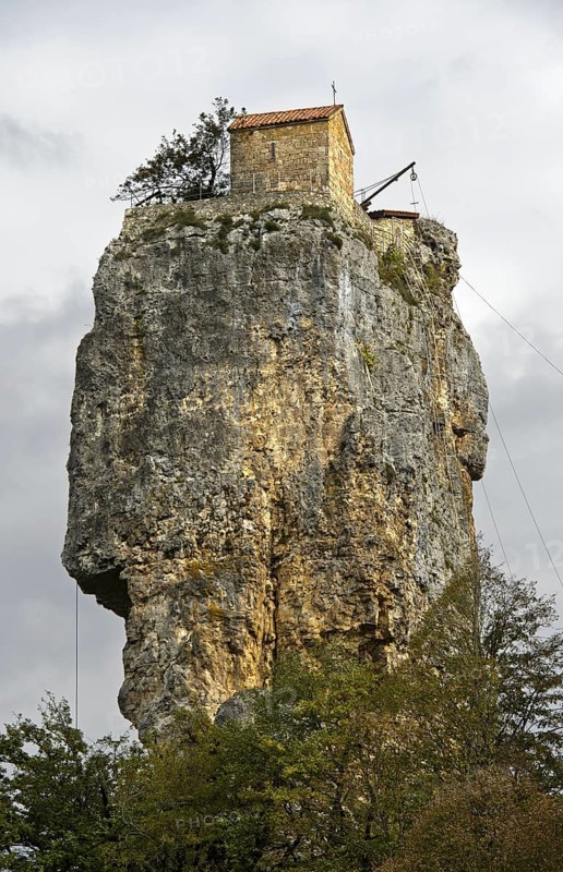 Monastery building on the summit plateau of the Kazchi Column, Katskhi Column, Kazchi near Chiatura, Imeretia, Georgia