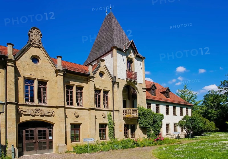 Varbüler Castle, Hemmingen Castle, former seat of the barons of Varnbüler, main building now town hall, neo-Gothic, historical buildings, architecture, Hemmingen, Ludwigsburg district, Baden-Württemberg, Germany