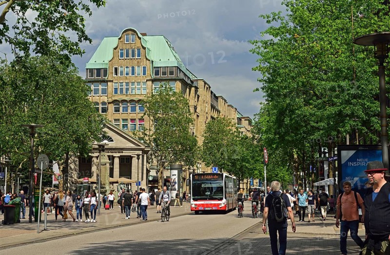Europe, Germany, Hamburg, Mönckebergstraße, shopping street, city centre