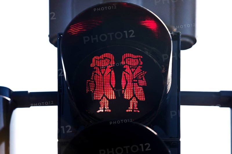 Pedestrian traffic light with red Brothers Grimm Ampelmännchen, Hanau, birthplace of the brothers, Hesse, Germany