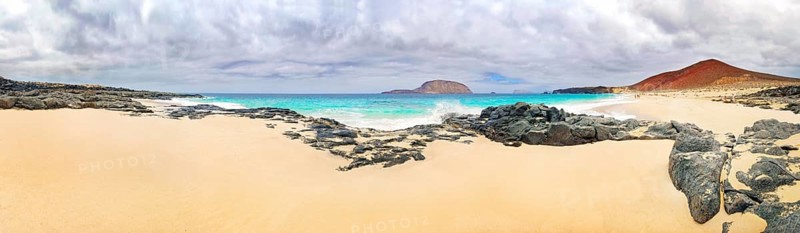 Sandy beach of Playa de las Conchas, volcano Monte Bermeja and island Monta Clara in the background, La Graciosa, Lanzarote, Canary Islands, Spain
