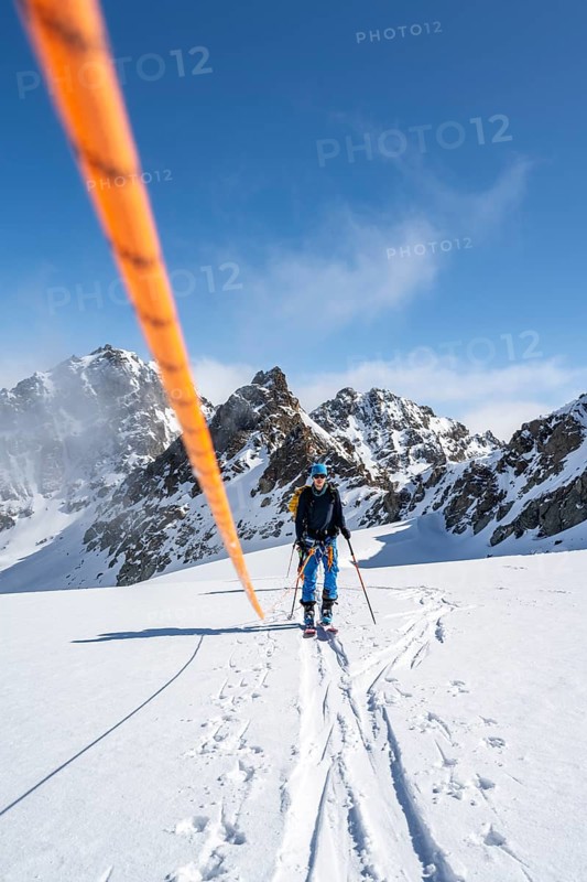 Ski tourer with rope, rope team on the Vadret da Porchabella glacier on the ascent to the summit of Piz Kesch, mountain landscape in winter, alpine tour, ski tour Bündner Haute Route, Albula Alps, Rhaetian Alps, Grisons, Eastern Switzerland, Switzerland