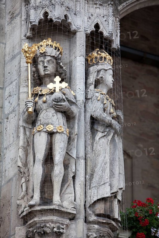 Emperor Otto II. and Theophanu, Figures of the historic Town hall, Old town market square, Brunswick, Lower Saxony, Germany, Europe, Kaiser Otto II. und Theophanu, Figuren am Altstadtrathaus, Altstadtmarkt, Braunschweig, Niedersachsen, Deutschland, Europa