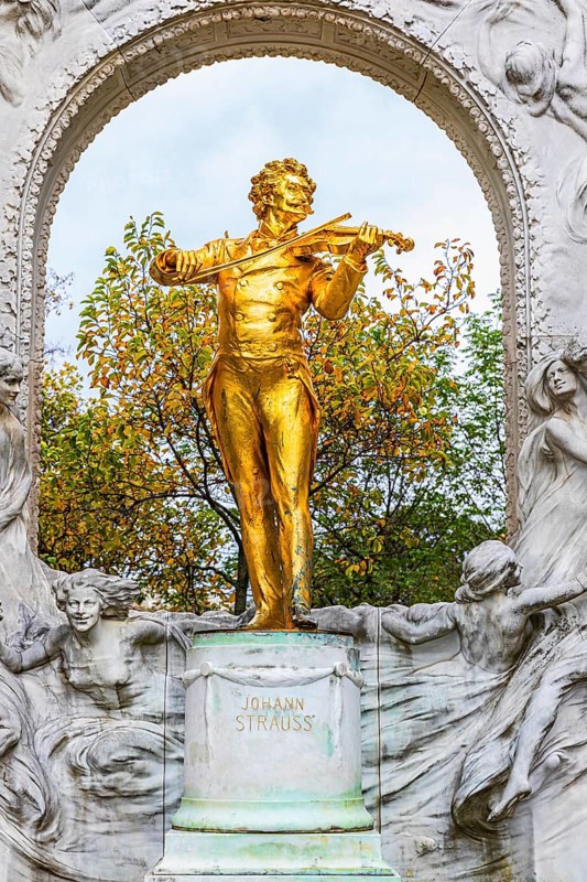 Gilded Johann Strauss monument, Stadtpark, Parkring, Vienna, Austria