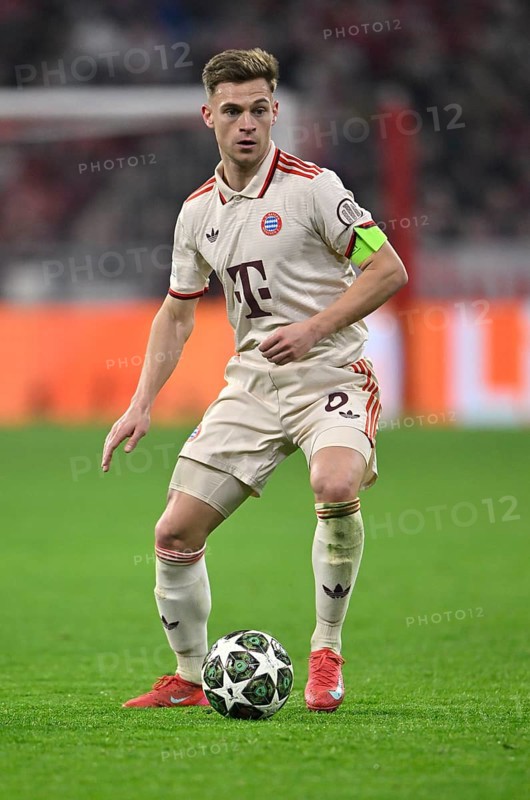 Joshua Kimmich FC Bayern Munich FCB (06) Action on the ball UEFA Champions League Allianz Arena, Munich, Bavaria, Germany