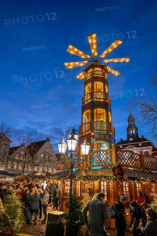 Large Christmas pyramid at the Christmas market on the market square, Lüneburg, Lower Saxony, Germany