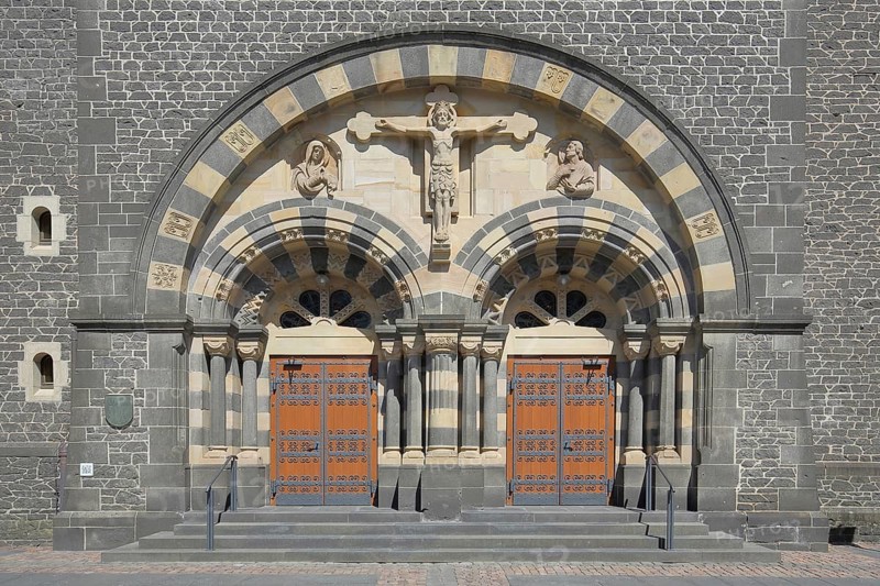 Portal with crucifix of the Herz-Jesu-Kirche built in 1912, church door with fittings, church portal, two, decorations, Mayen, Vulkaneifel, Eifel, Rhineland-Palatinate, Germany