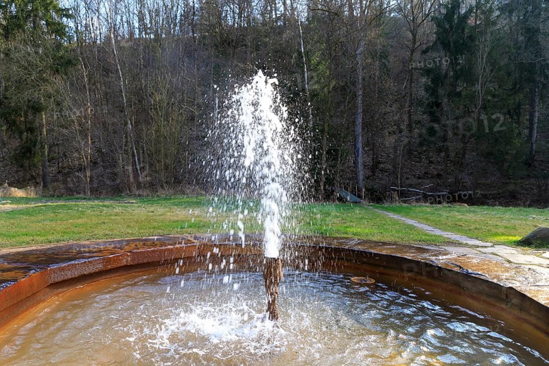 Neumühle thermal spring with a constant water temperature of 25 degrees Celsius, Geilsdorf, Weischlitz, Vogtland, Saxony, Germany