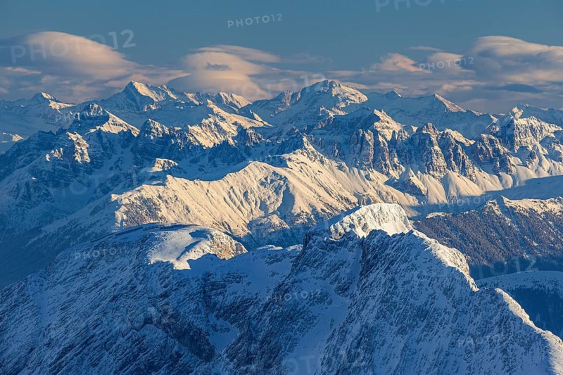 Mountain peak in the evening light with foehn clouds, winter, view from Zugspitze to Stubai Alps, Upper Bavaria, Bavaria, Germany