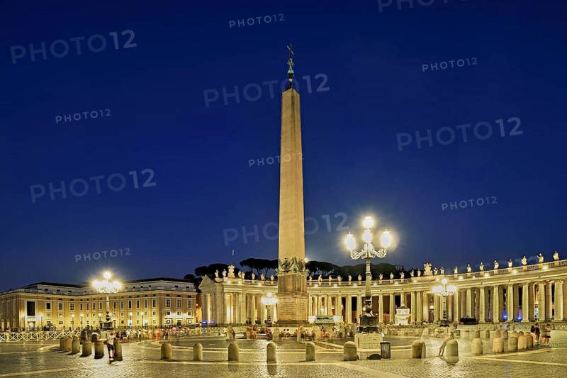 Obelisk, Vatican palaces, St Peter's Square, Vatican at dusk, Rome, Lazio, Italy