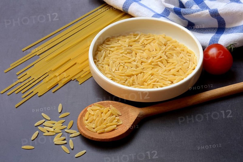 Semi di Orzo, Italian pasta in the form of barley grains, and spaghetti, pasta from Italy