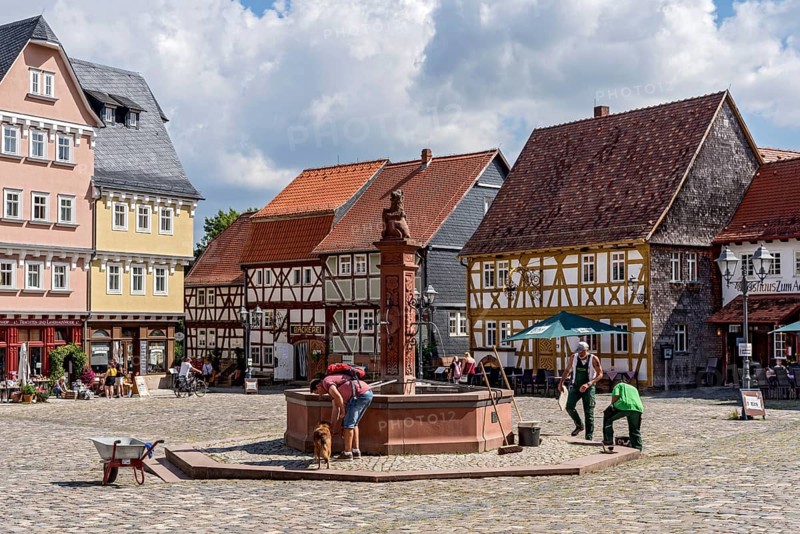 Craftsmen at the market fountain, reconstructed houses from Giessen, Giessener Zeile, Nordzeile, historic half-timbered houses, market square, Hessenpark Open-Air Museum, Neu-Anspach, Taunus, Hesse, Germany