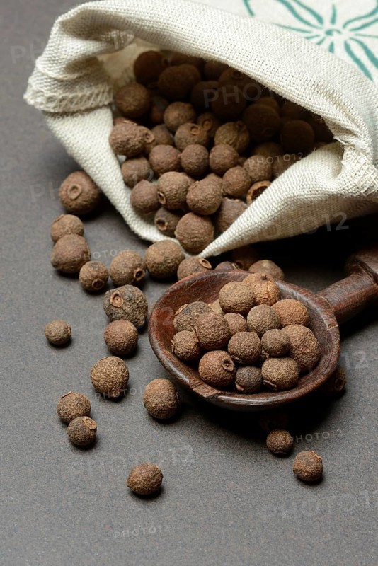 Allspice, peppercorns in wooden spoon, Pimenta dioica