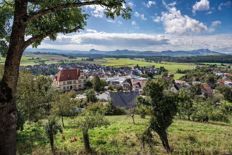 View from the viewing terrace of the town of Aach in Hegau with a view of the volcanic cones Hohentwiel, Hohenkrähen, Mägdeberg and Hohenstoffeln, district of Constance, Baden-Württemberg, Germany