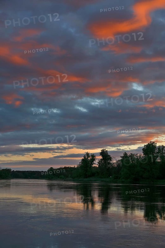 Sunrise over the Elbe, Middle Elbe Biosphere Reserve, Saxony-Anhalt, Germany
