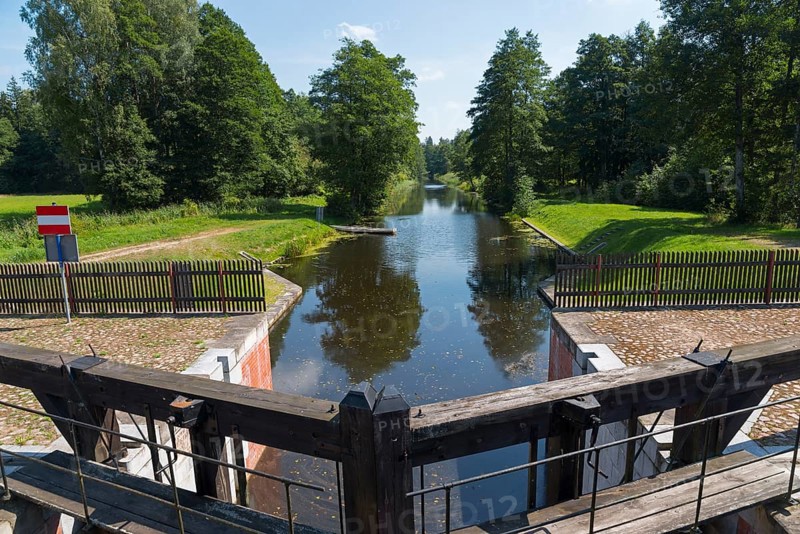 A wooden lock opens onto a quiet river surrounded by trees, Tartak Lock, Augustow Canal, Augustowski Canal, Suwalki, Podlaskie, Podlaskie, Poland