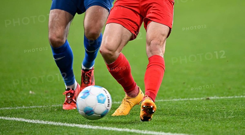 Feature, duel, legs, detail, close-up detail, red, blue, match ball, PreZero Arena, Sinsheim, Baden-Württemberg, Germany