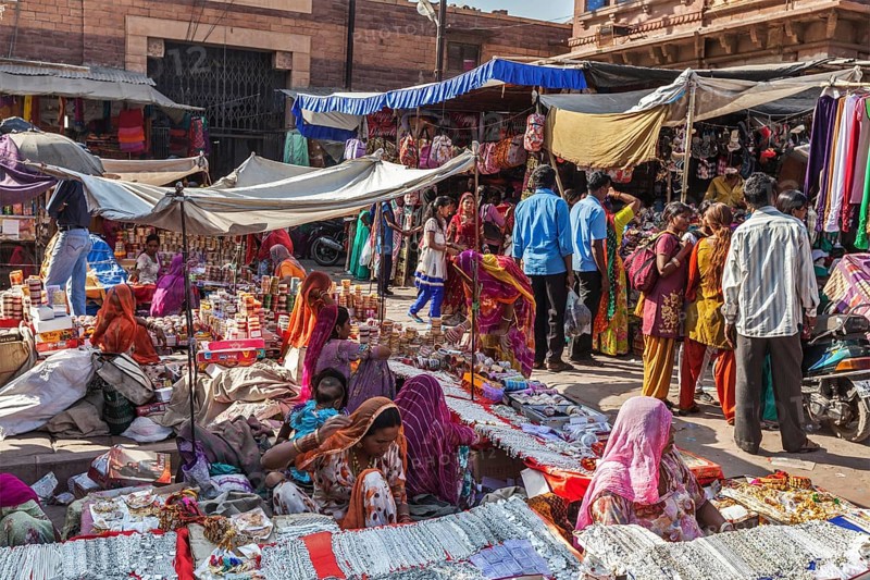 JODHPUR, INDIA, NOVEMBER 26, 2012: People in Indian street market in Jodhpur, Rajasthan, India