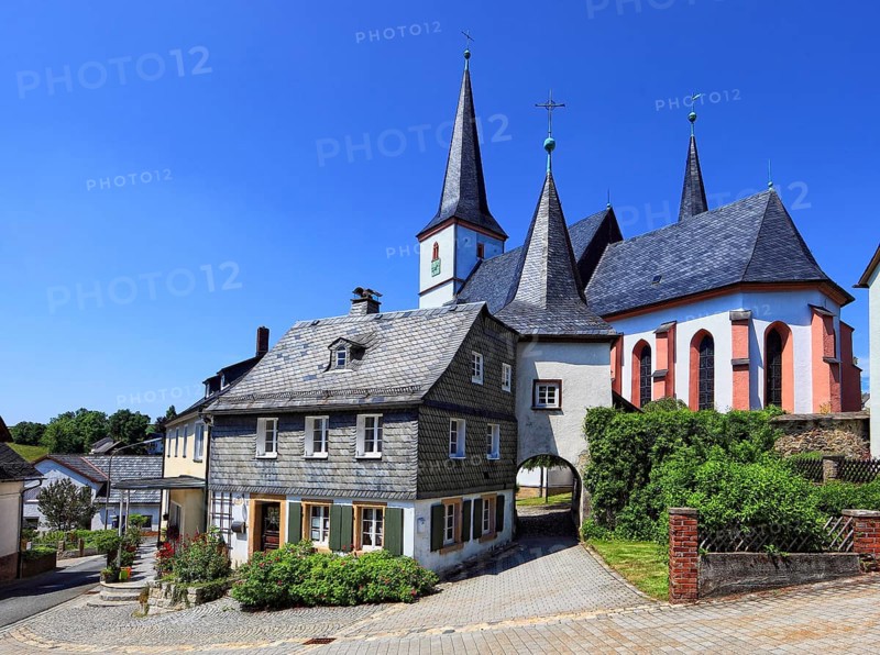 The fortified church Zum Heiligen Geist in Grafengehaig. It is one of the best-preserved and oldest fortified churches in Germany. Kulmbach District, Upper Franconia, Bavaria, Germany