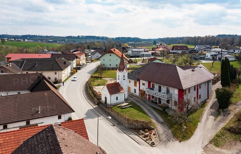 Drone shot, view of the village, village church of Unterweitersdorf, Mühlviertel, Upper Austria, Austria