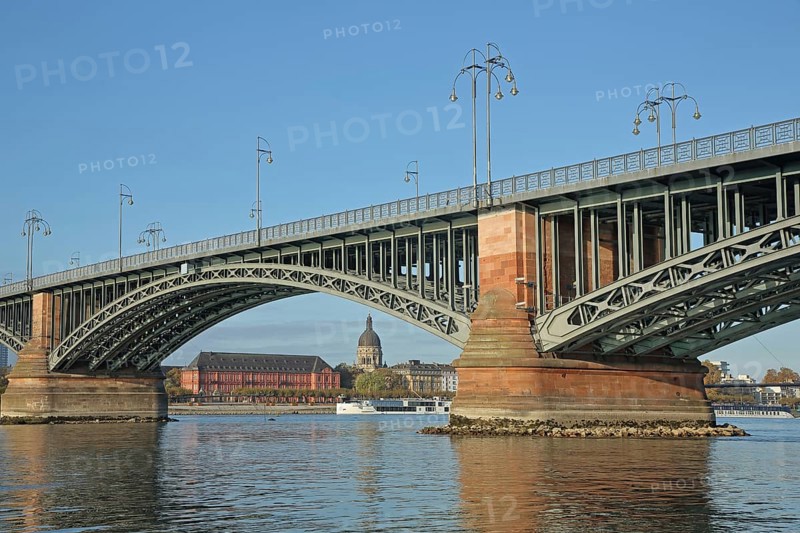 Theodor Heuss Bridge over the Rhine, Electoral Palace with Christ Church and dome, Rhine Bridge, arch bridge, bridge pier, view from below, Mainz, Rhine-Hesse region, Rhineland-Palatinate, Germany