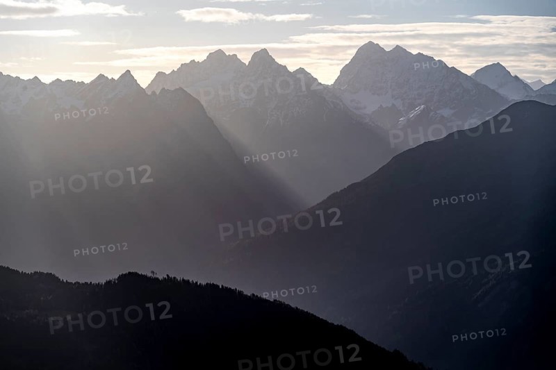Ötztal Alps, mountain panorama in the morning light, peaks from left to right Roter Schrofem, Gamsköpfe, Feichtner Karlsspitze, Rifenkarspitze, Pfroslkopf, Tyrol, Austria