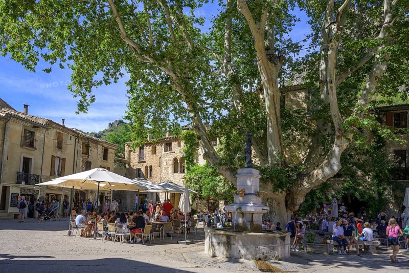 Place de Liberte, Saint-Guilhem-le-Désert, Département Hérault, France