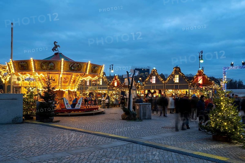 Children's carousel, Christmas market at the Humboldt Forum, Berlin Palace, Blue Hour, Mitte, Berlin, Germany