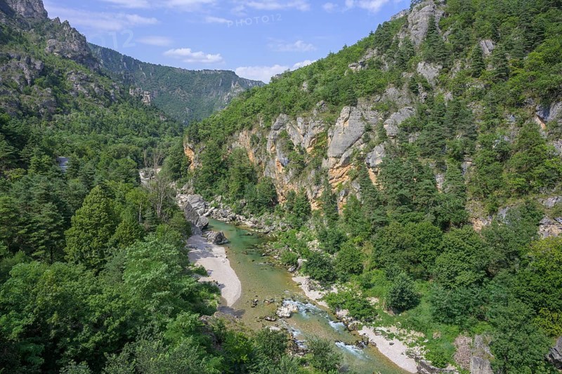 View of the Tarn River from the Pas de Soucy viewing platform, Massegros Causses Gorges, Département Lozère, France