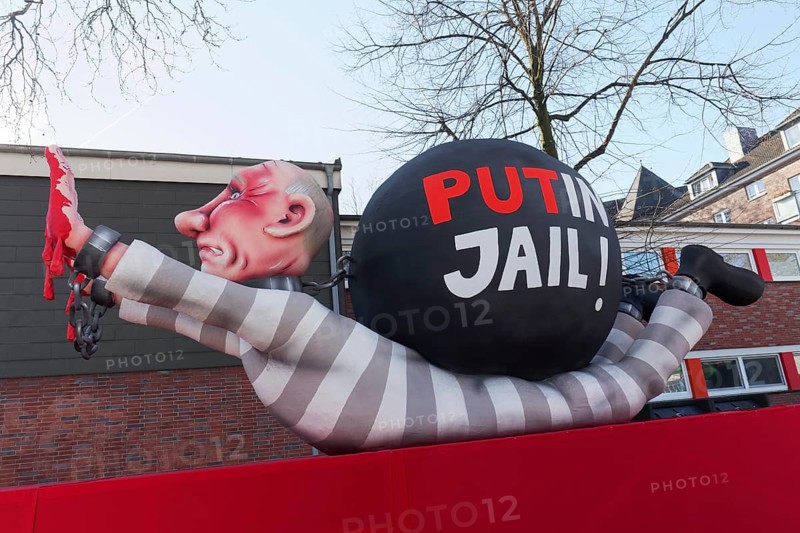 Russian President Vladimir Putin as a convict with blood on his hands, Put In Jail, papier-mâché figure, theme float by Jacques Tilly, Rosenmontagszug 2025, Düsseldorf, Rhineland, North Rhine-Westphalia, Germany