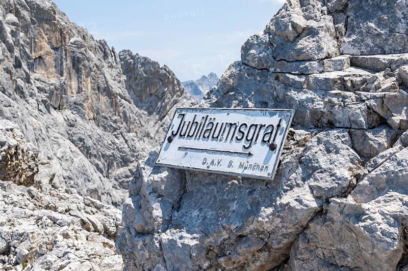 Shield, Jubiläumsgrat between Zugspitze and Alpspitze, high mountains, Wetterstein range, Bavaria, Germany
