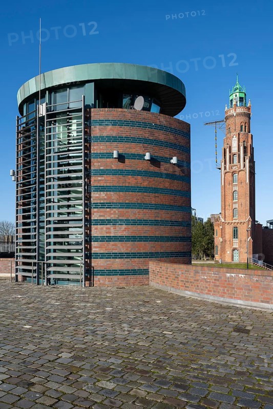 Lock keeper's house next to Simon Loschen lighthouse, Loschen tower, Brick Gothic, Havenwelten, Bremerhaven, Bremen, Germany