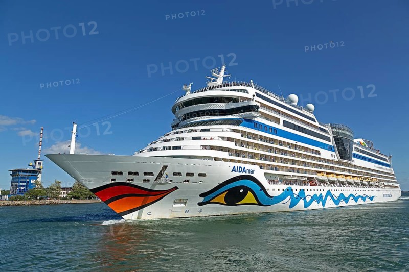 Cruise ship AIDAmar departs, Warnow, Warnemünde, Rostock, Mecklenburg-Western Pomerania, Germany
