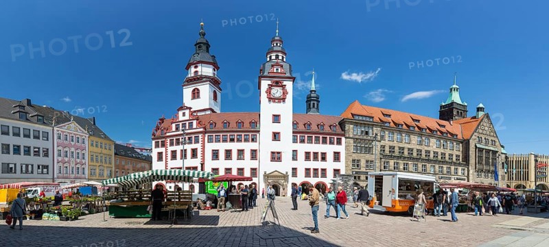 Market day on the market square, panorama with Siegertsches Haus, tower of the Jakobikirche, Old Town Hall and New Town Hall, Chemnitz, Saxony, Germany