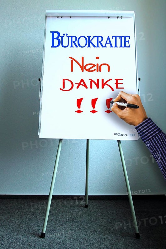Symbolic image, German bureaucracy, EU bureaucracy, inefficiently cumbersome, expensive approval procedures for investments, complicated laws, digitalisation of administration, confusing paths, outdated processes, dusty authorities, business-to-government market, old-style offices, antiquated filing systems, analogue printout