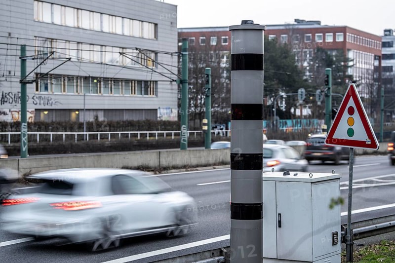 New speed camera on the A40 motorway, in the direction of Dortmund, at the Essen-Zentrum exit, where a speed limit of 60 km/h applies during the day to prevent high levels of nitrogen pollution for local residents, as specified in the Clean Air Plan, Essen, North Rhine-Westphalia, Germany