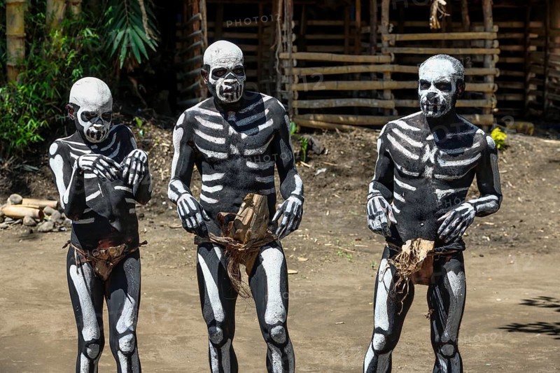 Natives with skeleton painting, Omo Bugamo tribe or skeleton people, Mount Hagen Festival in the village of Avi, Waghi Valley, near Mount Hagen, Western Highlands Province, Papua New Guinea