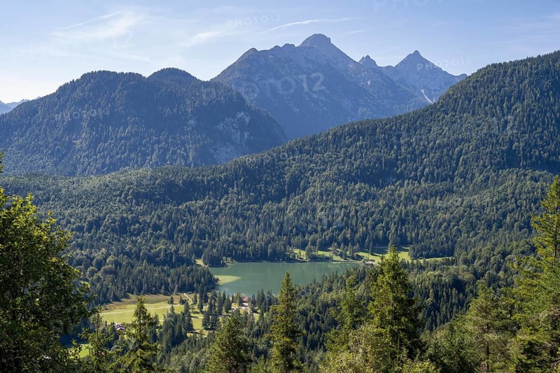 Lautersee with Wetterstein mountains, view from Kranzberg, Alps, Mittenwald, Werdenfelser Land, Upper Bavaria, Bavaria, Germany