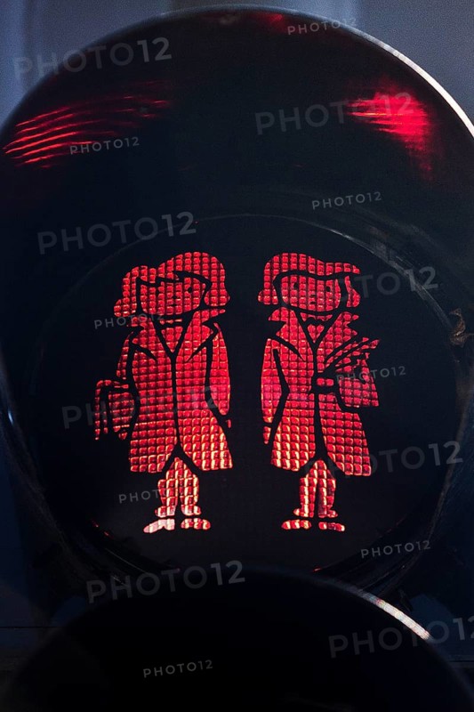 Pedestrian traffic light with red Brothers Grimm Ampelmännchen, Hanau, birthplace of the brothers, Hesse, Germany