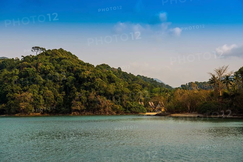 Picturesque beach with coconut palms and huts, Klong Son Beach, Ko Chang, Koh Chang, Mu Ko Chang National Park, Trat, Thailand