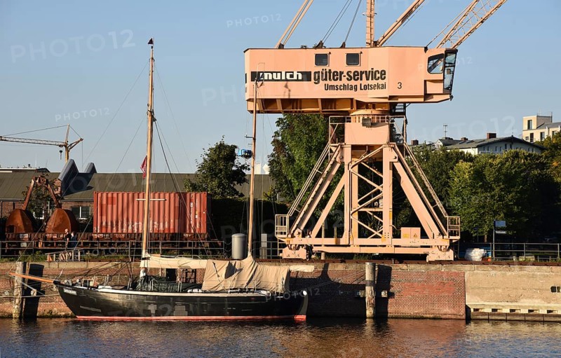 Europe, Germany, Hanseatic City of Hamburg-Harburg, Harburg inland harbour, Schlossinsel, Lotsekai, Kulturkran, Events