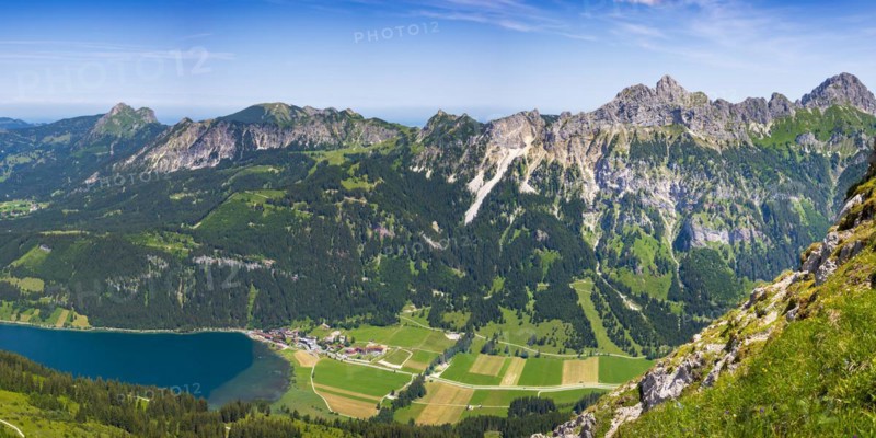 Mountain panorama from the Krinnenspitze, 2000m, to Haldensee, Aggenstein, 1986m, Friedberger Klettersteig, Rote Flüh, 2108m, Gimpel, 2173m and Köllenspitze, 2238m, Tannheimer Berge, Allgäu Alps, Tyrol, Austria