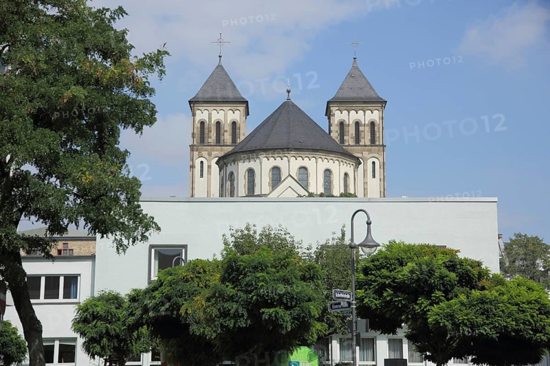 Neo-Romanesque Bernardus Church built in 1906, St. Bernhard, Nordend, Main, Frankfurt, Hesse, Germany